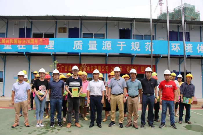 1送清凉活动现场。。。。。农茜茜 摄700.JPG