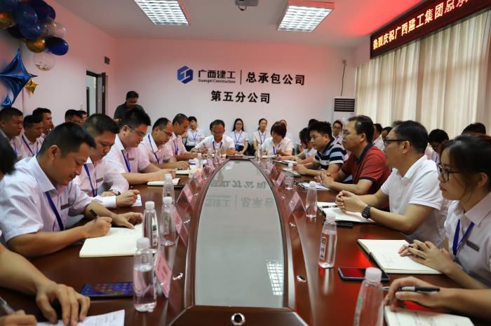 5.1座谈会现场。。。。。。杨钰 摄700.JPG