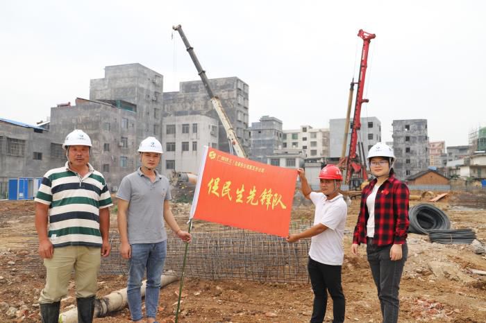 5.1授旗现场。。。。。侯健杰 摄 (2)700.JPG