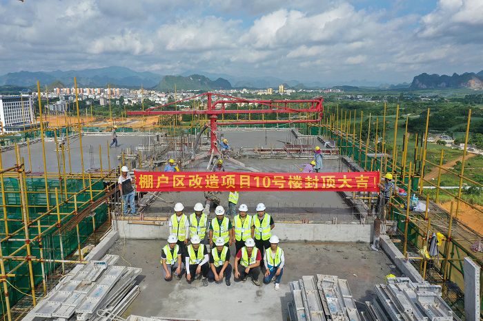 项目治理职员合照。。。。。。卢瑞阳 摄.JPG