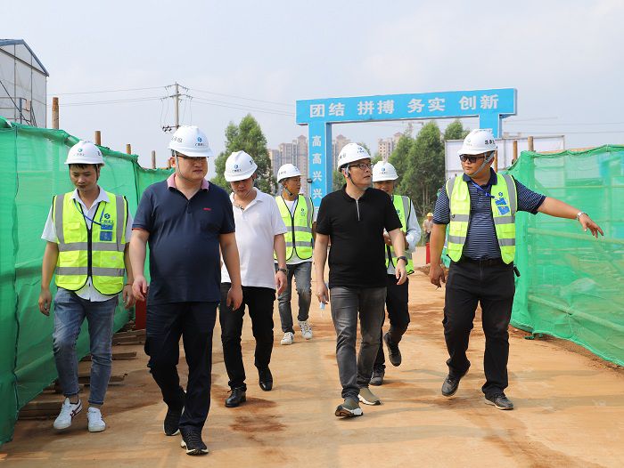 检查现场。。。。。侯健杰 摄 (3).JPG