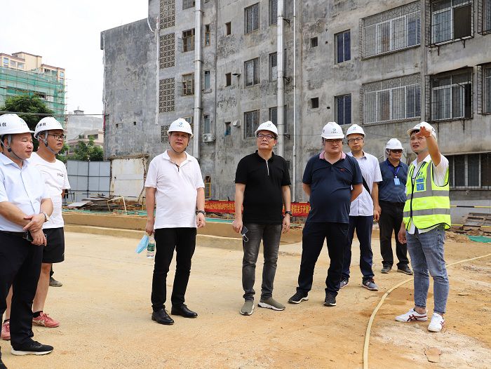 检查现场。。。。。侯健杰 摄.JPG