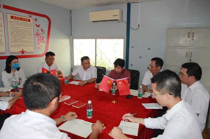 聚会现场。。。。。。。邓灿滨 摄.JPG