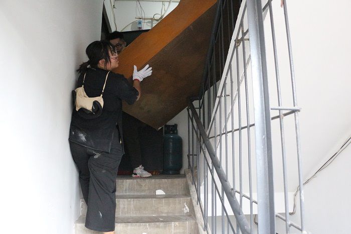 搬运杂物。。。。。。。。刘萌萌 摄.JPG