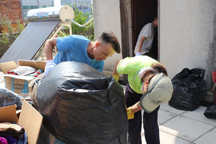 收运垃圾。。。。。。。。刘萌萌 摄.JPG