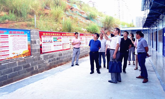 33文化长廊和工程形象观摩。。。。。。谢微旋 摄.jpg