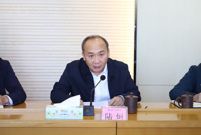 陆烜转达集团圆会精神。。。。。。。郑诗宝 摄.jpg