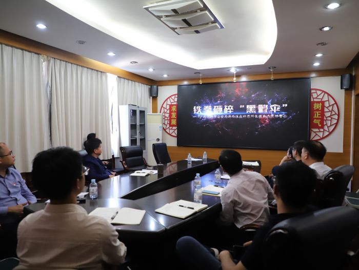 寓目警示教育片。。。。。。韦文 摄.jpg