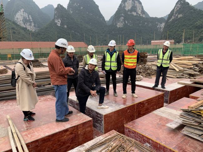 高峻模板施工现场。。。。。。。。陈志健 摄.jpg