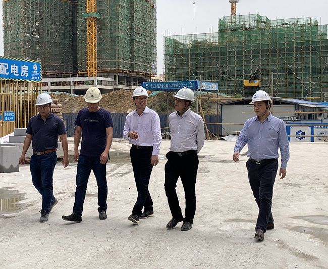 检查现场。。。。。。。 顾家辉 摄（修图）.jpg