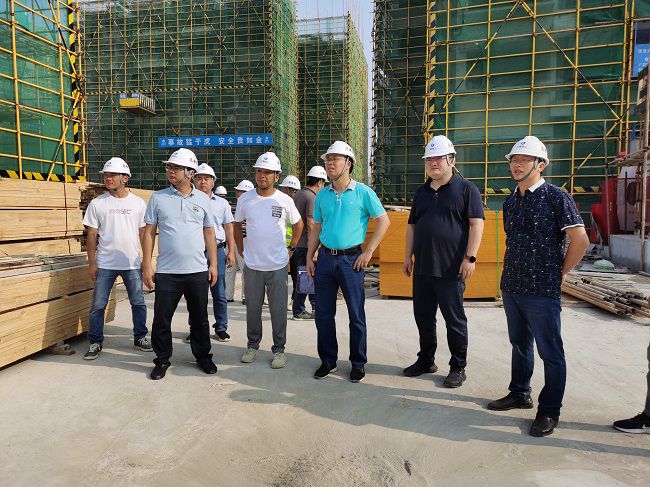 检查现场。。。。。。梁文烽 摄（修图） (2).jpg