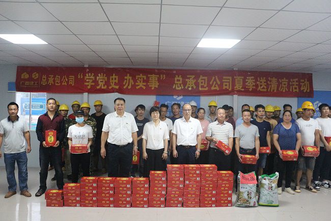 “送清凉”活动合影。。。。。。。。张钊林 摄（修图）.jpg