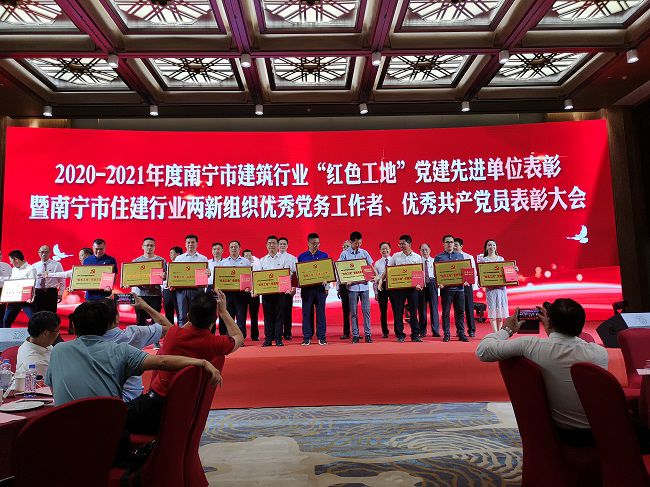 颁奖现场！。。。。。。ㄐ尥迹.jpg