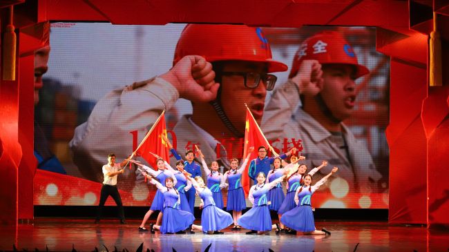 公司原创快板剧《红色精神来领航》。。。。。。。李立云 摄.jpg