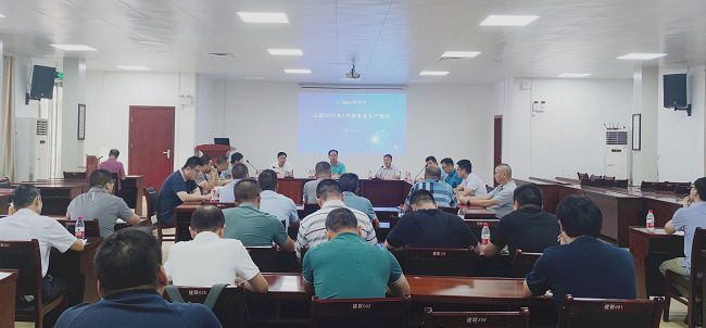 1.1聚会现场。。。。。。。。覃桂整 摄（修图）.jpg