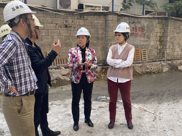 骆春燕在项目检查指导。。。。。商秋劲 摄（修图).jpg