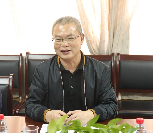 邓少新在会上作总结讲话。。。。。。。。（修图） 周煜川 摄.jpg