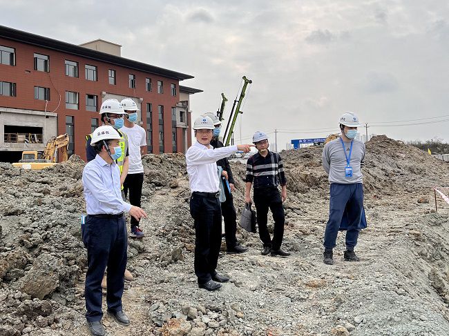 施工现场。。。。。。。卢丽君 摄（原图）0.jpg