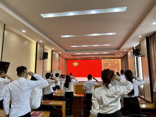 重温入团誓词。。。。。；；；；；；；；畦磋 摄（修图）.jpg