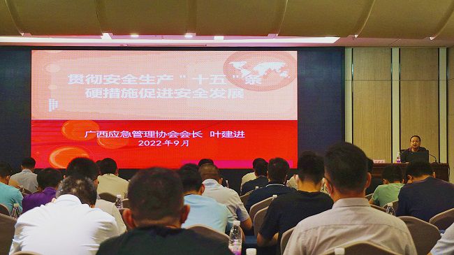 培训授课中。。。。。。。；；；；；；；；票ι 摄（修图）.jpg