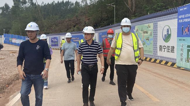 邓少新深入施工现场检查指导。。。。。。。陆勤摄（修图）.jpg