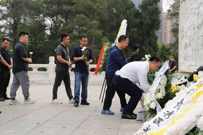 敬献白菊。。。。。。。林成斌 摄（修图）.jpg