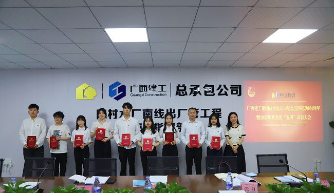 2优异共青团员颁奖。。。。。林成斌 摄（原图） (2)000.jpg