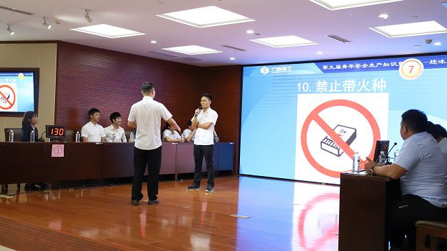 意见意义猜词角逐现场。。。。。。杨钰 摄（修图）.jpg