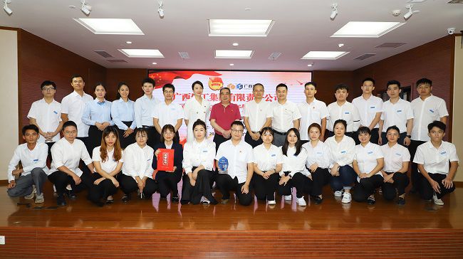 公司参赛步队及事情职员合影。。。。。。李立云摄（修图）.jpg