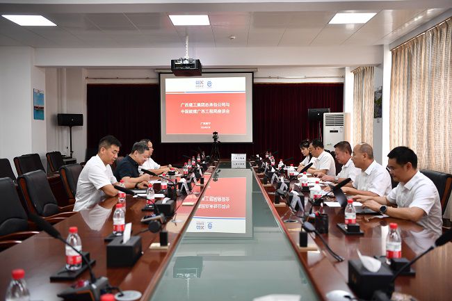 聚会现场。。。。。。。ㄐ尥迹.jpg