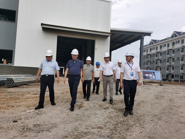 何朝建在项目现场。。。。。；；；；；；蒲茉笊悖ㄐ尥迹.jpg